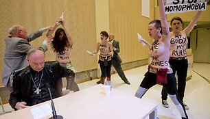 &bdquo;Femen&ldquo; aktyvisčių protestas Briuselio universitete