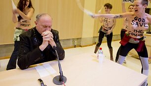 &bdquo;Femen&ldquo; aktyvisčių protestas Briuselio universitete