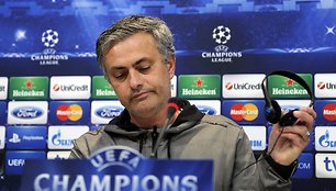 Madrido „Real“ treneris Jose Mourinho spaudos konferencijoje 