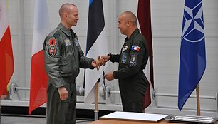 NATO oro policijos karių apsikeitimo ceremonija