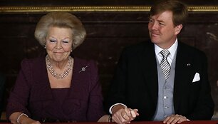 Nyderlandų karalienė Beatrix perdavė savo sostą sūnui Willemui Alexanderiui