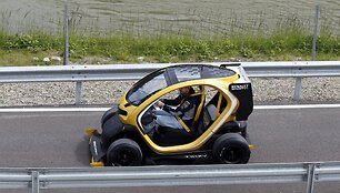 Sebastian Vettelis i&scaron;bandė &bdquo;Renault Twizy Sport F1&ldquo;