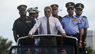 &Scaron;ri Lankos gynybos ministas Gotabaya Rajapaksa (centre)