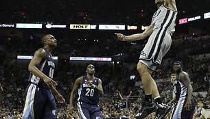 Manu Ginobili dėjimas į krep&scaron;į