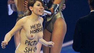 &bdquo;Femen&ldquo; protestuotojos pasirodymas per &bdquo;Germany's Next Top Model&ldquo; finalą. 