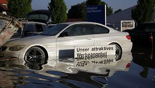 Apsemtas BMW automobilis
