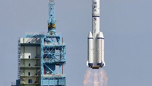 Raketos ne&scaron;ėjos &bdquo;Long March&ldquo; pakilimas 