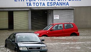 Ispanijoje apsemti automobiliai