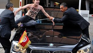 Sulaikoma &bdquo;Femen&ldquo; aktyvistė Briuselyje