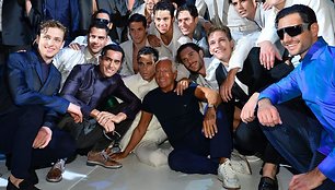 Dizaineris Giorgio Armani su modeliais