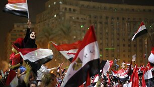 Egipte protestuotojai džiaugiasi &scaron;alies prezidento Mohamedo Mursi nuvertimu.