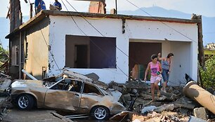 Brazilijoje trūkęs vandentiekis niokojo namus ir automobilius