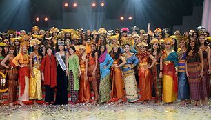 Tradiciniais Indonezijos drabužiais apsirengusios &bdquo;Mis Pasaulis 2013&ldquo; konkurso dalyvės
