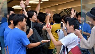 Tokijuje klientai skuba įsigyti &bdquo;iPhone 5s&ldquo;