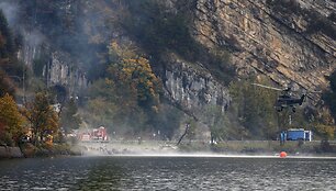 Nelaimės vietoje dirba gelbėtojai
