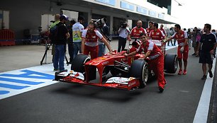 Fernando Alonso bolidas „Scuderia Ferrari F138“