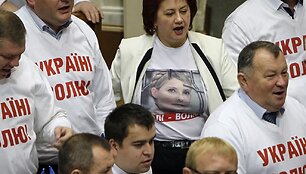 Po balsavimų Ukrainos opozicijos deputatai &scaron;aukia &bdquo;gėda&ldquo;