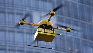 DHL nedidelių siuntų pristatymo skraidyklė „parcelcopter“