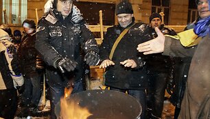 Vitalijus Klyčko &scaron;ildosi kartu su protestuotojais