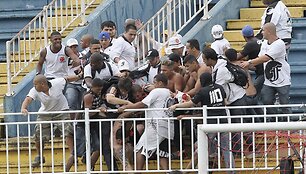 &bdquo;Vasco da Gama&ldquo; futbolo fanai mu&scaron;a &bdquo;Atletico Paranaense&ldquo; gerbėją