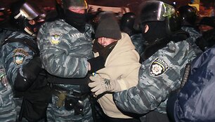 Kijeve protestuotojai susirėmė su riau&scaron;ių policija