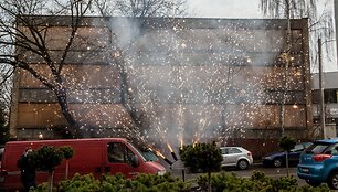 Vilniaus Mindaugo gatvėje į paminklo Johnui Lennonui pamatą įmūrytas pirmas simbolinis akmuo.