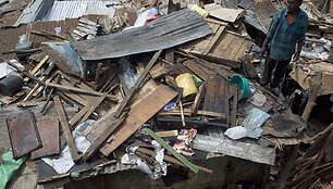 Nairobyje nuo bėgių nuvažiavo krovininis traukinys