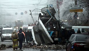 Galingo sprogimo suniokotas troleibusas Volgograde