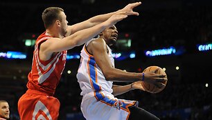 Donatas Motiejūnas ir Kevinas Durantas