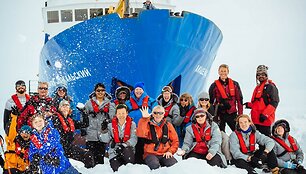 Antarktidoje įstrigęs laivas &bdquo;Akademik &Scaron;okalskij&ldquo;
