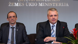 Vigilijus Jukna (de&scaron;inėje