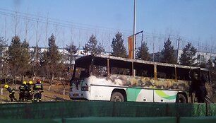 Kinijoje sudegęs autobusas