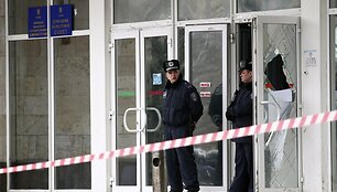 Ukrainos policija prie vyriausybės pastato Donecke