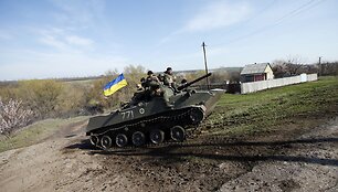 Ukrainos kariai ant &scaron;arvuočio prie Kramatorsko miesto