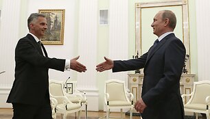 &Scaron;veicarijos prezidentas Didieris Burkhalteris ir Rusijos prezidentas Vladimiras Putinas