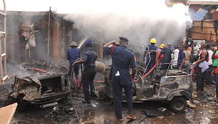 Sprogimo padariniai Džoso turgavietėje, Nigerijoje.