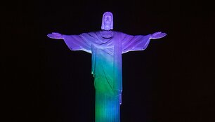 Rio de Žaneire Alžyro vėliavos spalvomis ap&scaron;viesta Kristaus statula