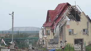 Slovjanske per bombų sprogimus sugriuvęs namas