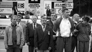 Virgilijus Alekna galiūnų varžybose 1995 metais