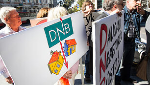 Piketas prie DNB banko