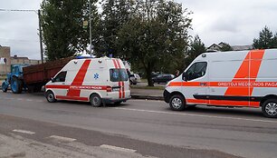 Raseiniuose traktorius partrenkė vyrą.