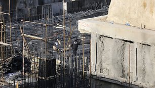 Pekine prie statomo mokyklos stadiono sugriuvo pastoliai