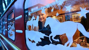 Lietuvos Respublikos Prezidentė Dalia Grybauskaitė Panevėžio lėlių vežimo teatre