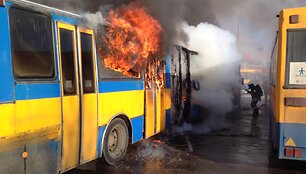 Vilniuje, Fabijoni&scaron;kių mikrorajone sudegė mar&scaron;rutinis miesto autobusas