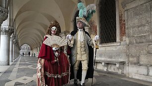 Venecijos karnavalo persirengėliai 