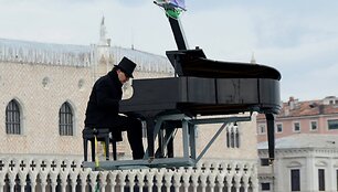 Pianistas Paolo Zanarella Venecijos karnavale 