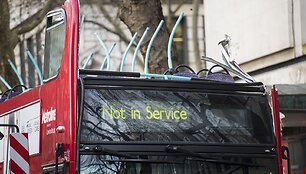 Dviauk&scaron;čio autobuso avarija Londone 