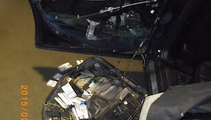 Kontrabandinių cigarečių slėptuvė &bdquo;Audi&ldquo; automobilyje