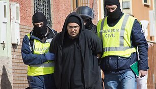 Policijos vedamas asmuo, įtariamas verbavimu į islamistų kovotojų grupuotes.