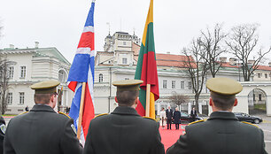 Islandijos prezidentas Olafuras Ragnaras Grimssonas su žmona Dorit Moussaief ir Lietuvos prezidentė Dalia Grybauskaitė
